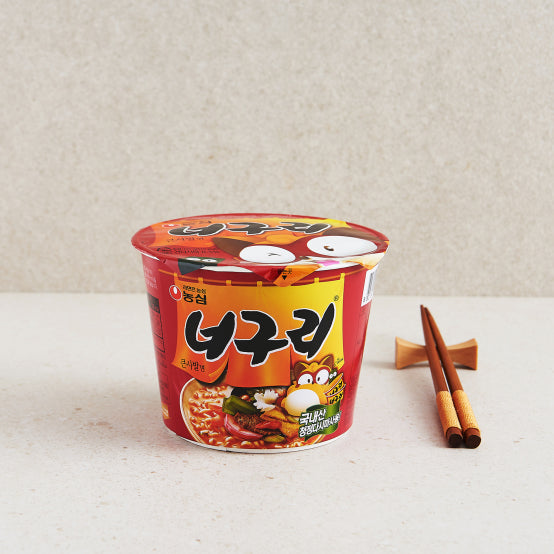 粗面条和香辣汤汁 农心辣味浣熊拉面碗面 114g