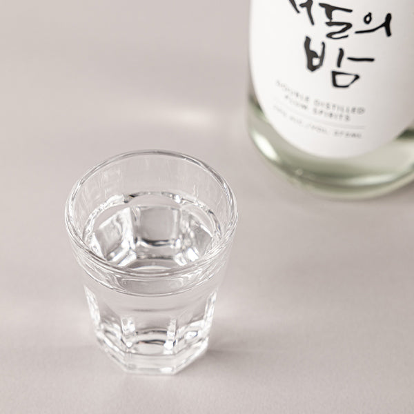 목넘김이 깔끔한 소주 매실로 만든 서울의 밤 Seoul Night Soju